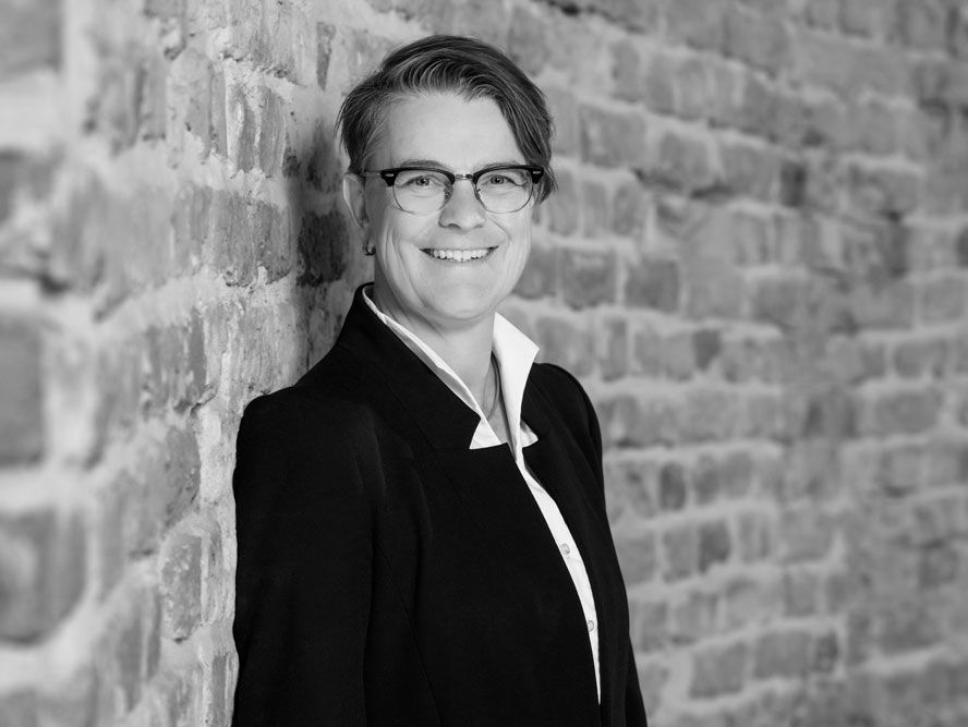 Dr. Silke Radosh-Hinder
